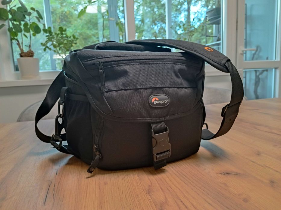 Чанта за фотоапарат Lowepro Nova 180 AW