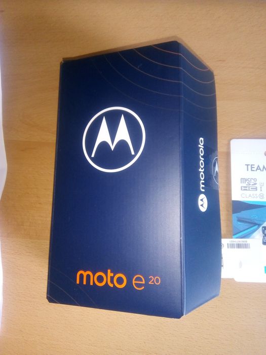Motorola E20 -Нов - 36 месеца гаранция+ кейс+карта памет+протектор