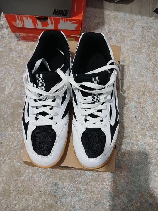 Adidasi tenis de masa Mizuno 44