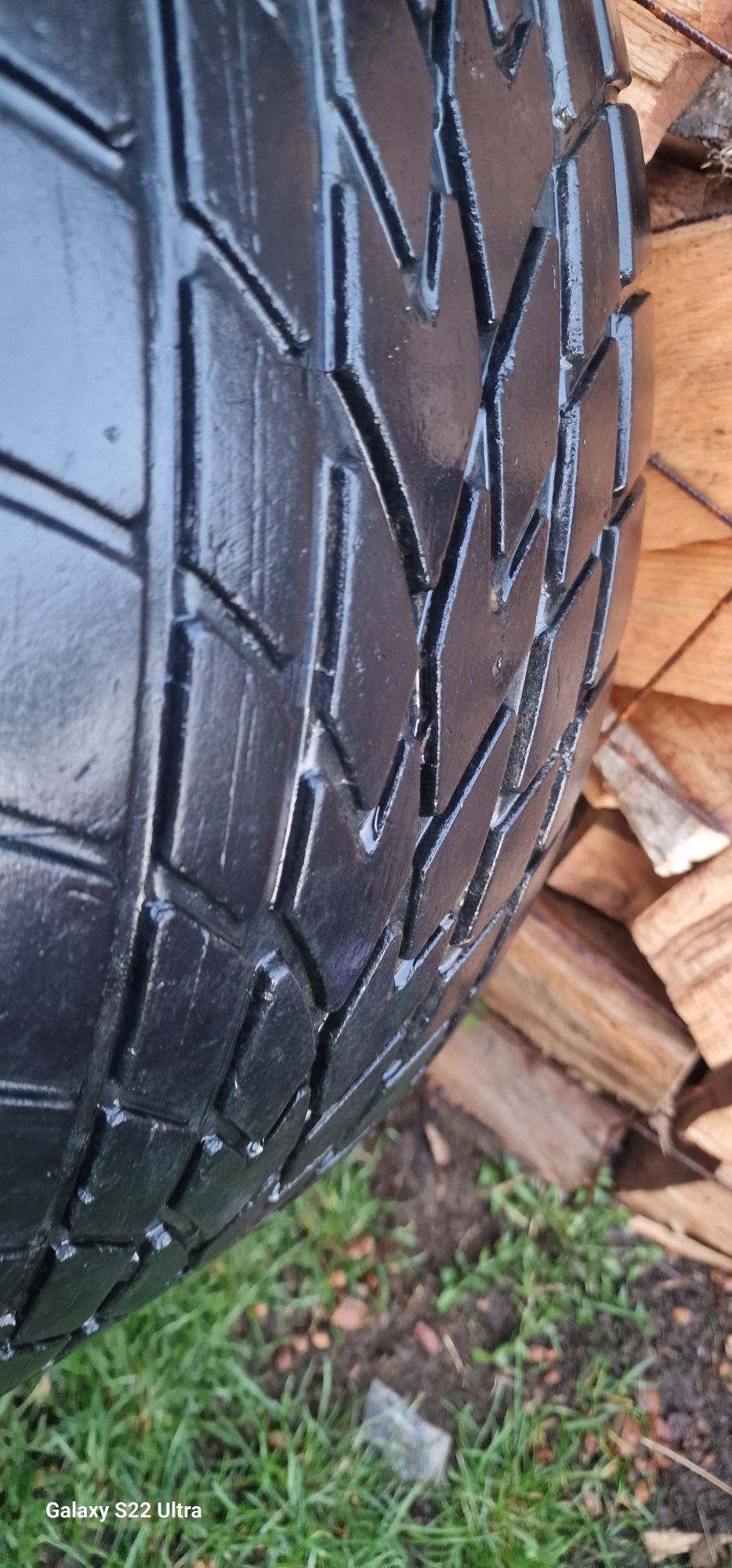 Vând  cauciucuri  Bridgestone  275/60R15