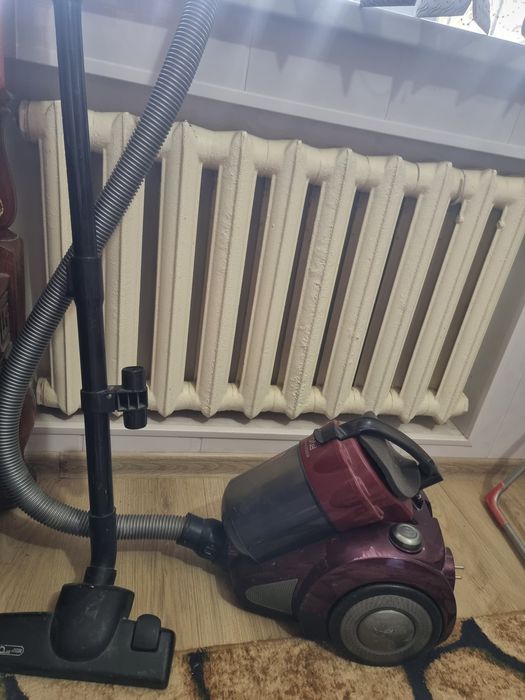 Продаётся б/у пылесос