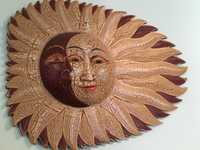 Tablou sculptat  vechi cu soarele și luna
