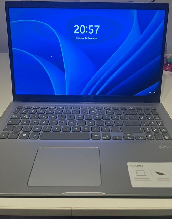 Vând ASUS vivobook.
