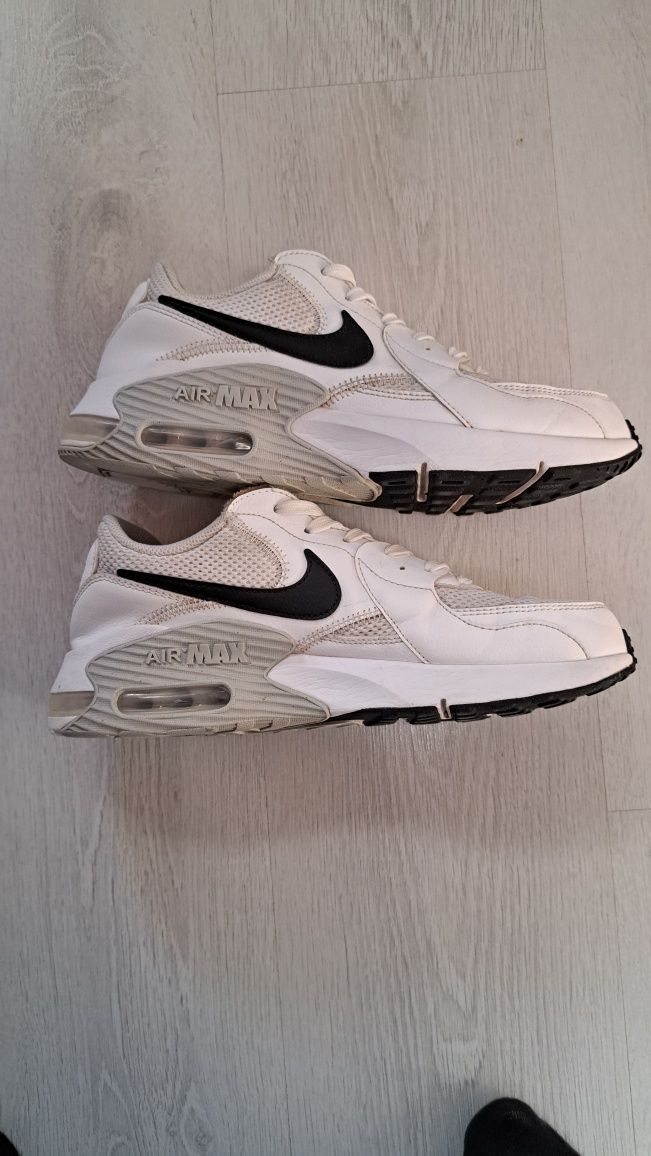 Vând adidasi Nike Air Max Excee mărimea 42,5