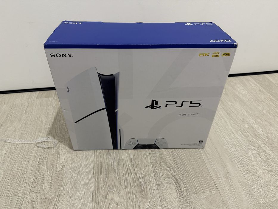 Playstation 5 + 2 джойстика /3 игры