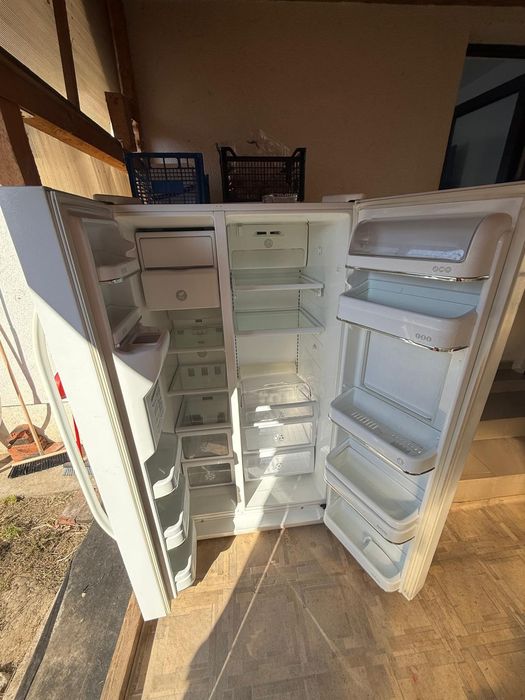 Frigider side by side LG