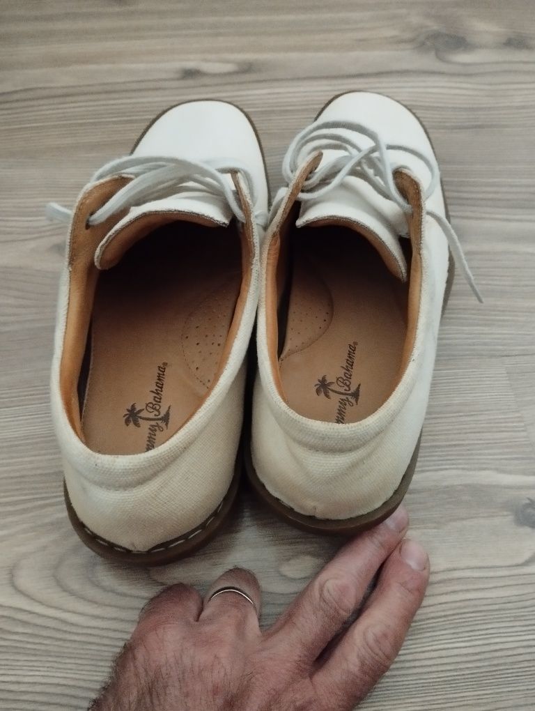 Pantofi piele și textil pentru bărbați.