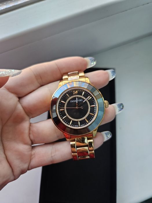 Ceas Swarovski auriu cu negru