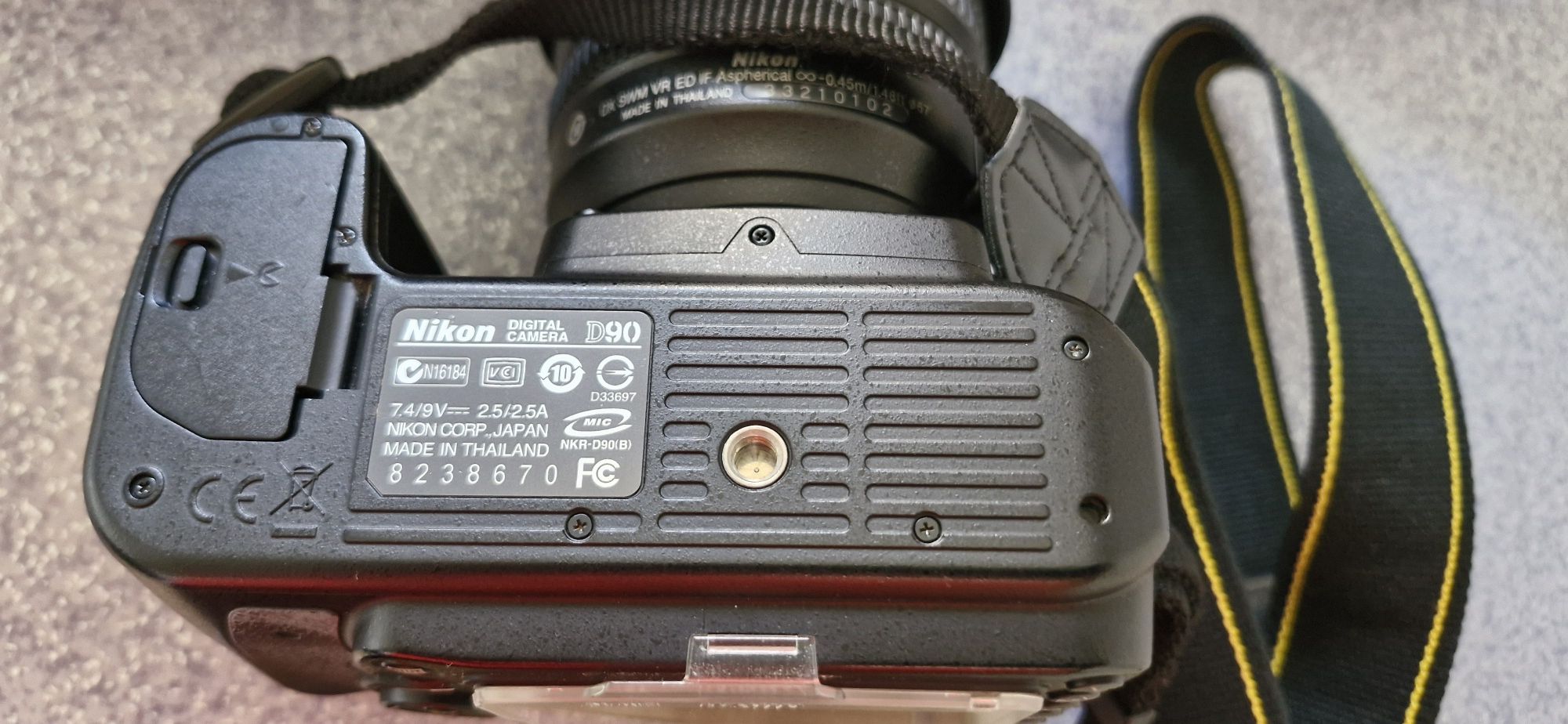 Nikon D90 aproape nouă