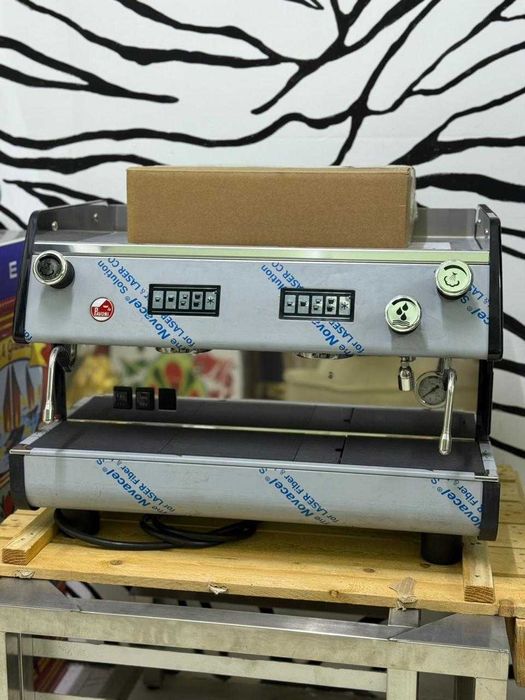 Продам новую профессиональную итальянскую кофемашину LA PAVONI CAFE