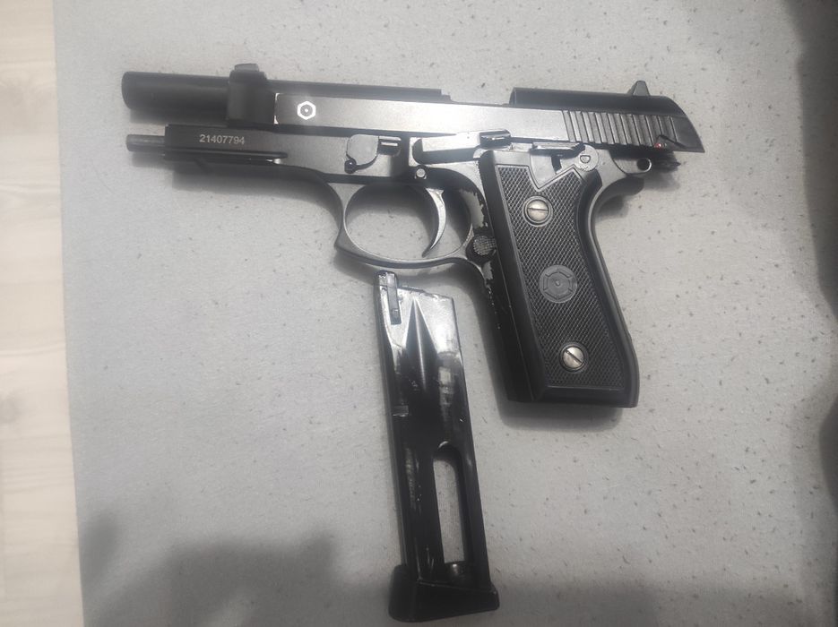 Bereta P99 FullMetal.full auto CO2