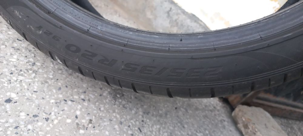 235 35 20 ПИРЕЛИ 2бр. Като нови Дот23