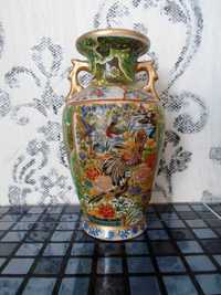 Изящная китайская фарфоровая ваза.  Ручная работа.