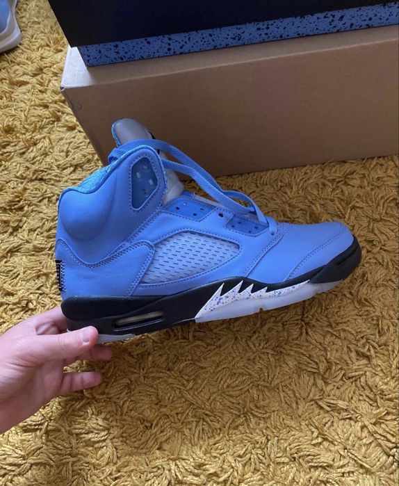 Air Jordan 5 UNC