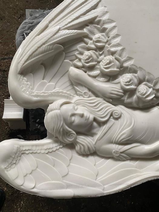 Sculpturi lucrate manual , cruci ,morminte