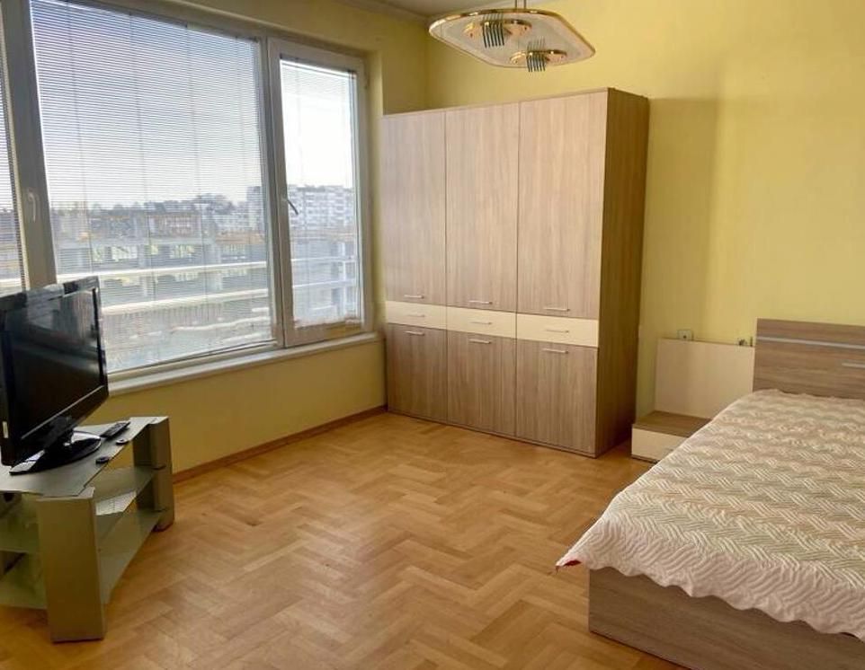 Двустаен апартамент в кв. Каменица 1