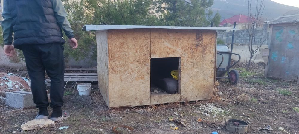 Продам собачью будку . Очень большая. Вес 200кг
