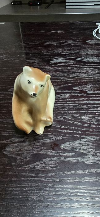 Българска порцеланова статуетка фигура Мече