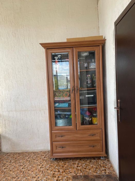 Ыдыс қоюға, немесе кітап қоюға арналған шкаф сатылады.