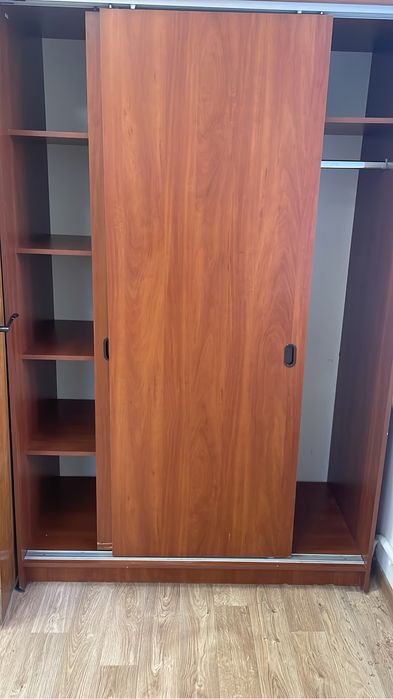 Шкаф - купе , двери раздвижные , срочно продам