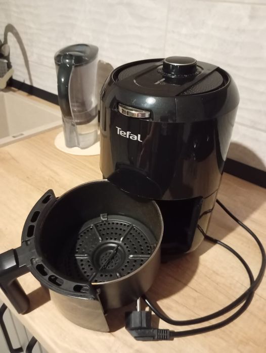 Vând friteuză cu aer cald Tefal Easy Fry Compact EY101815, 1.6L, 1030W