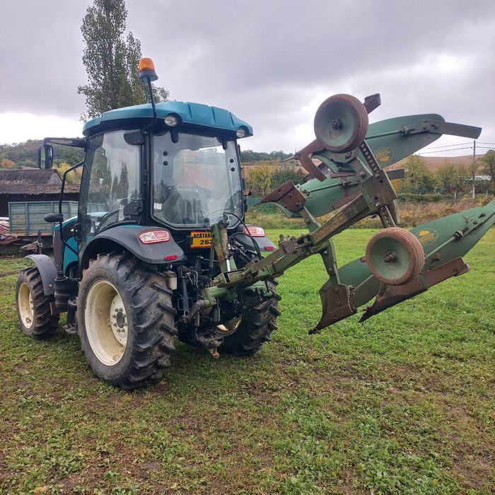 Vând tractor Arbos
