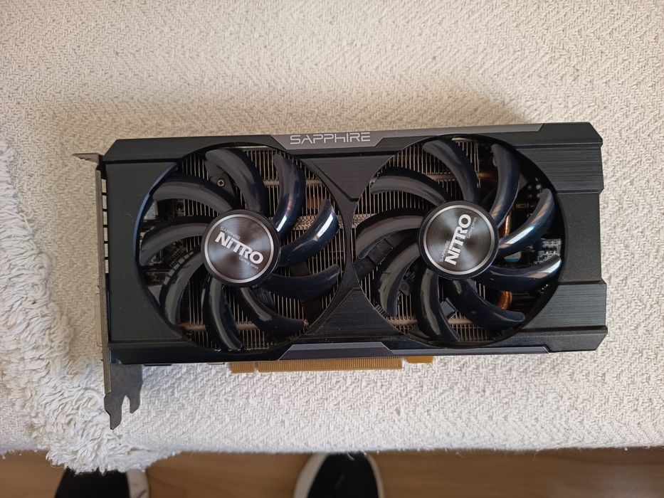 Placă video R7 370