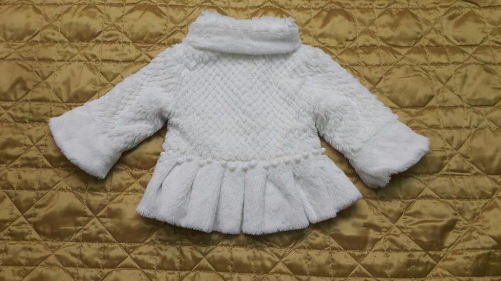 Бяло палтенце като ново 12-24 месеца