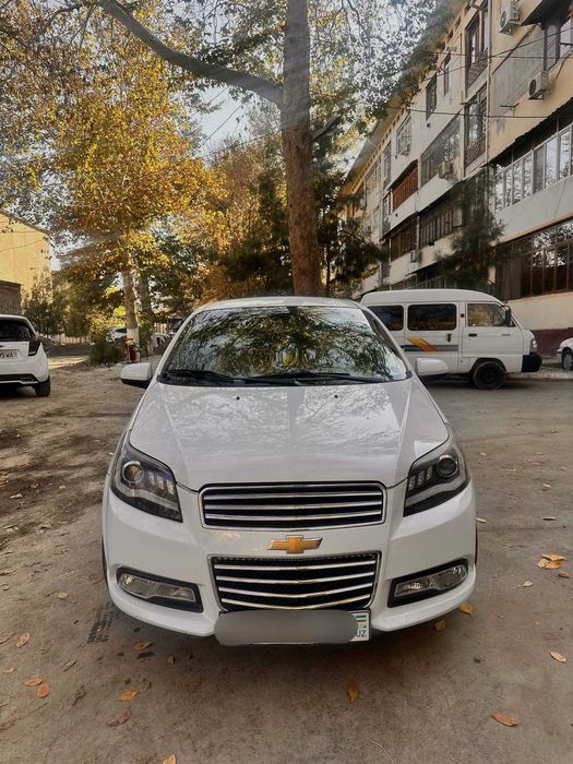 Нексия 3 с бежевым салоном.