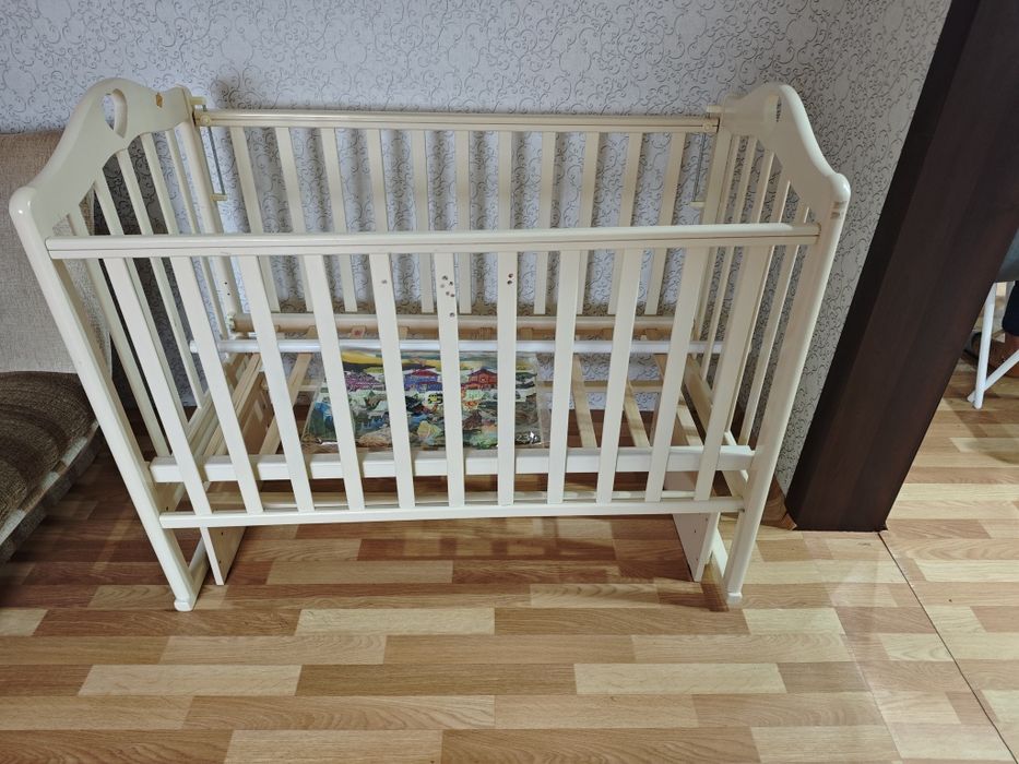 Детские Кроватки - качалки . Недорого. Состояние отличное