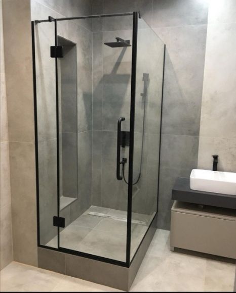 Душевые стеклянные перегородки