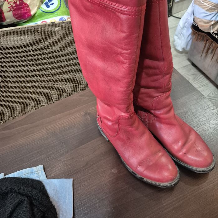 Продаю сапоги кожаные тёплые 36 размер подходит и на 37 лижбы голяшка