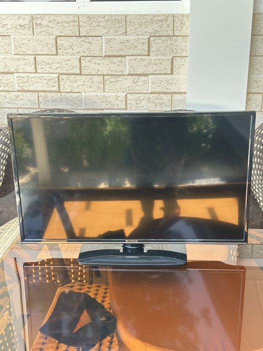 Samsung TV 32 с кронштейном