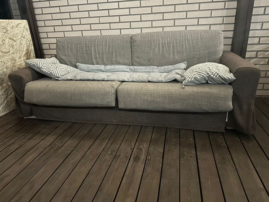 Двухместный диван