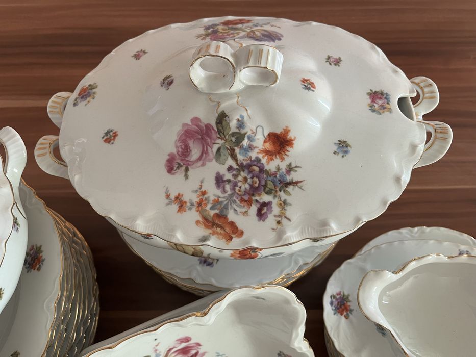 Порцеланов сервиз за хранене