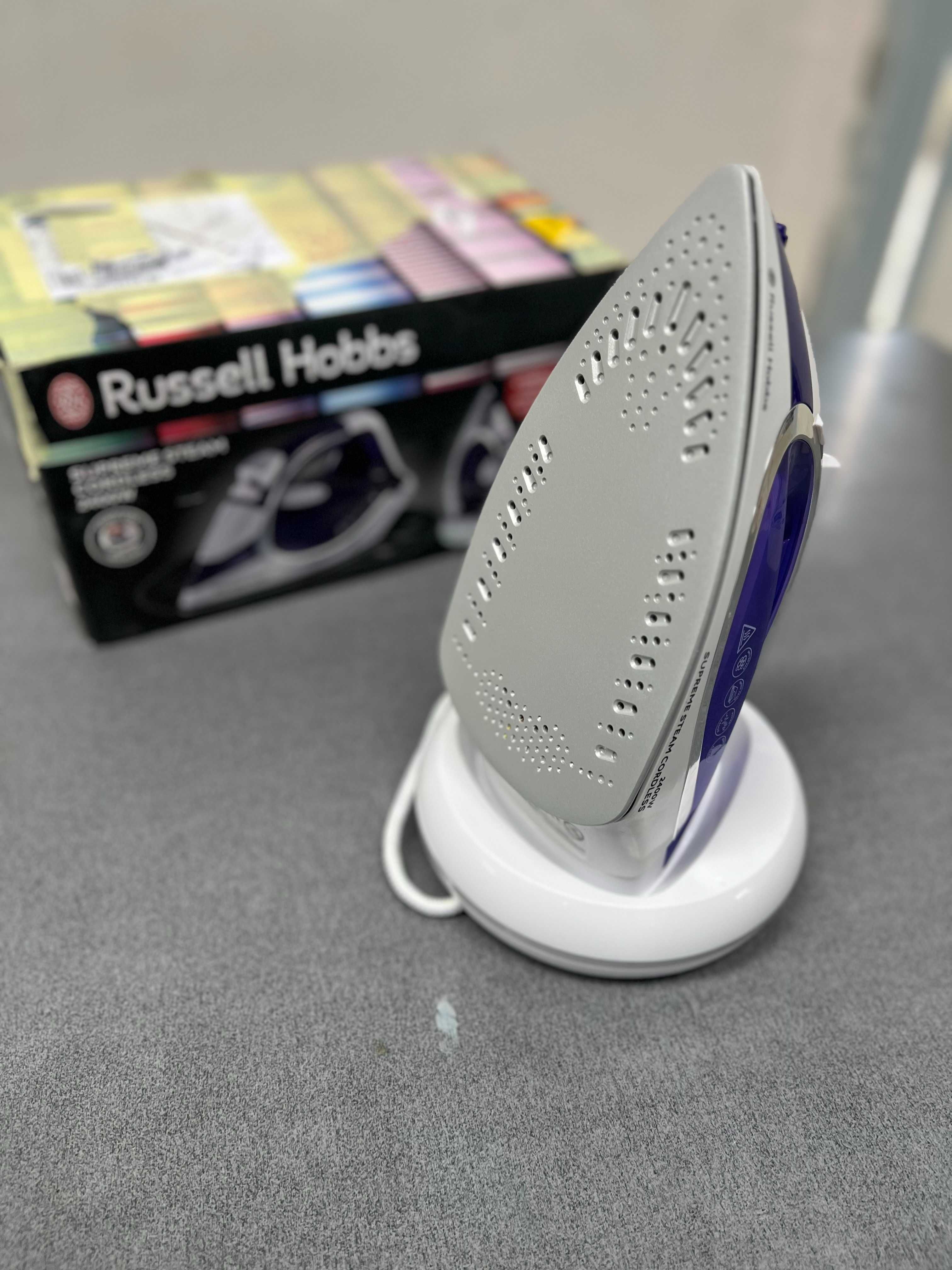 Безкабелна парна ютия Russell Hobbs 23300-56 , 2400W