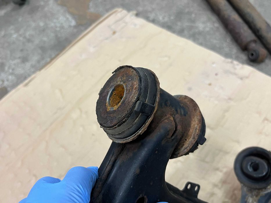 Преден десен носач за Mercedes E-class W210