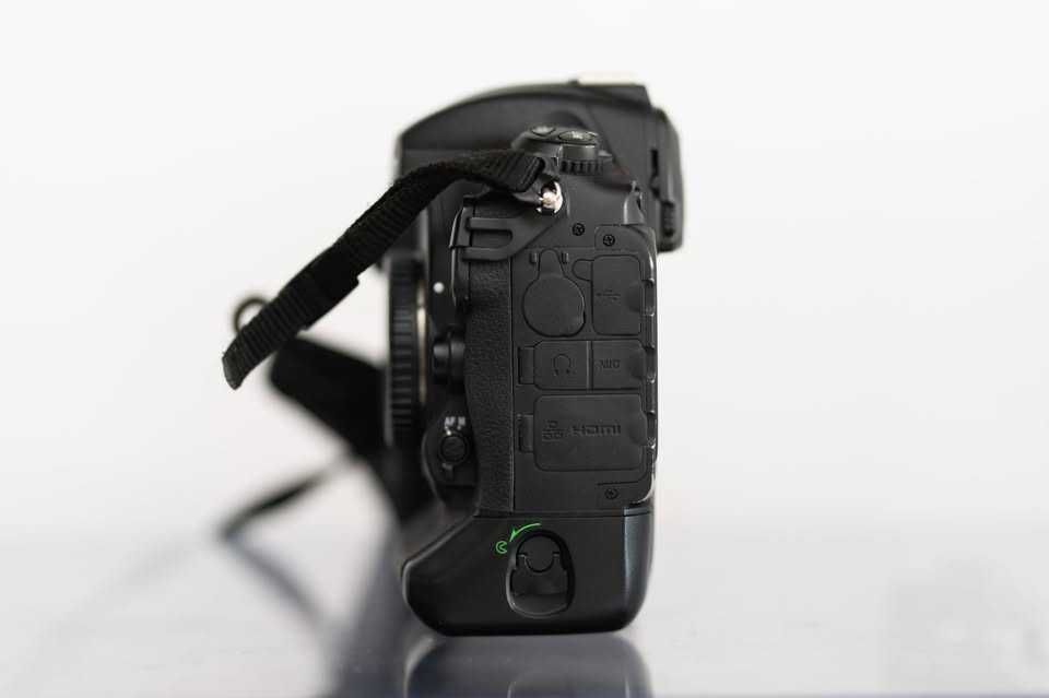 Nikon D5 200k cadre, impecabil