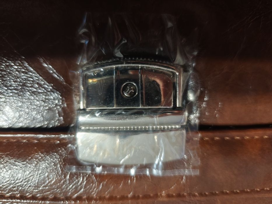 Кожена чанта за документи