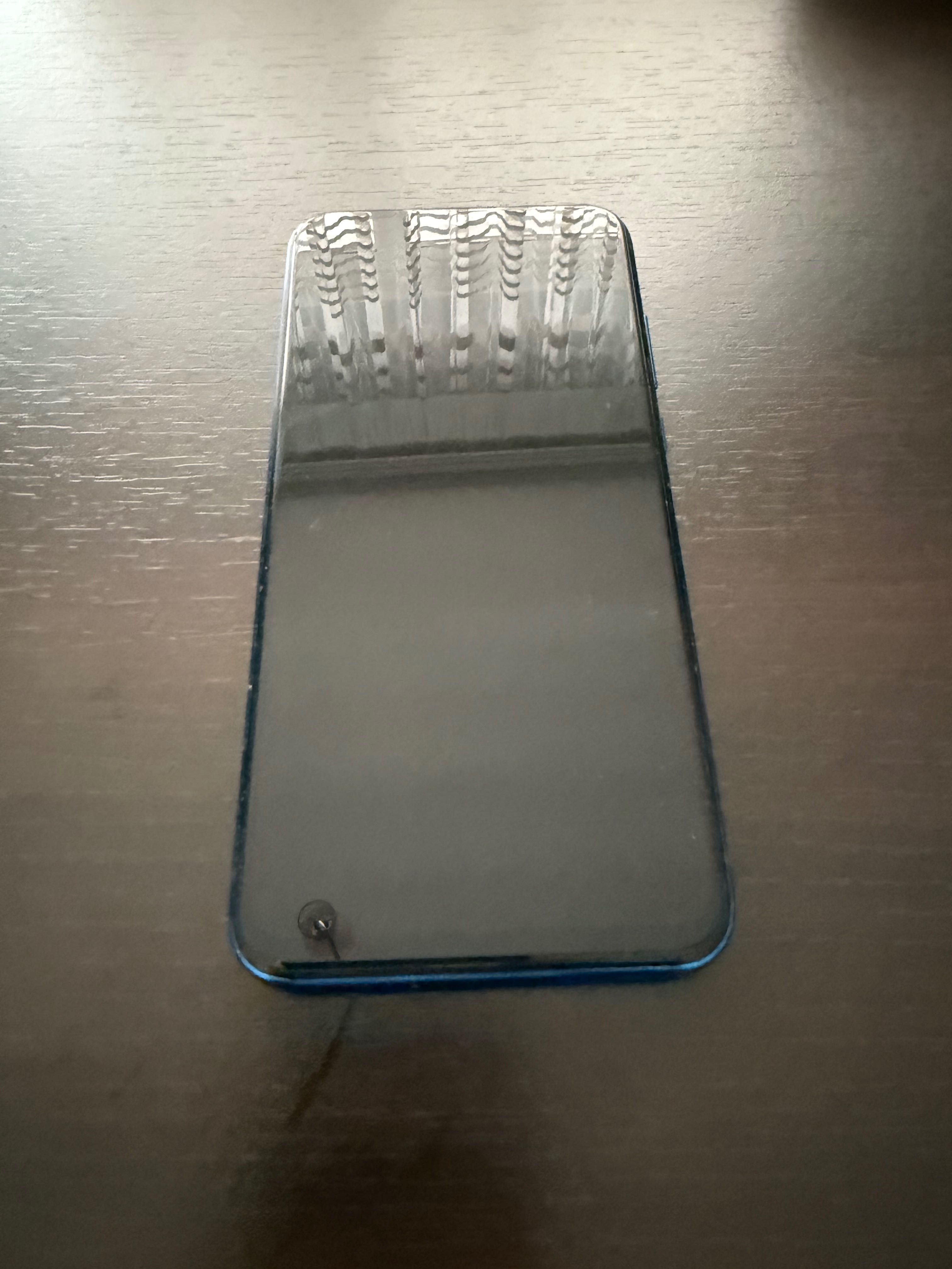 Продавам смарт телефон Honor 20Lite