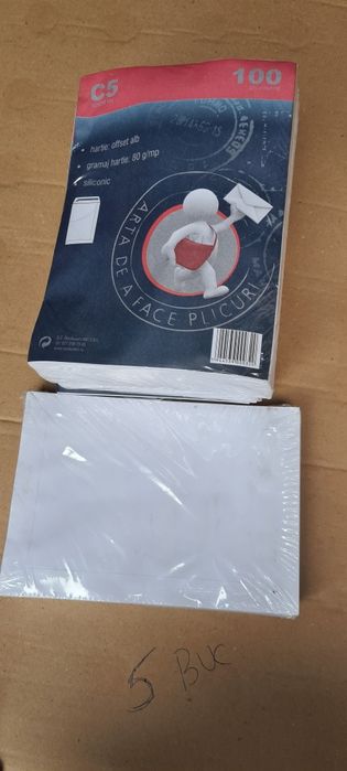 Plicuri diverse marimi