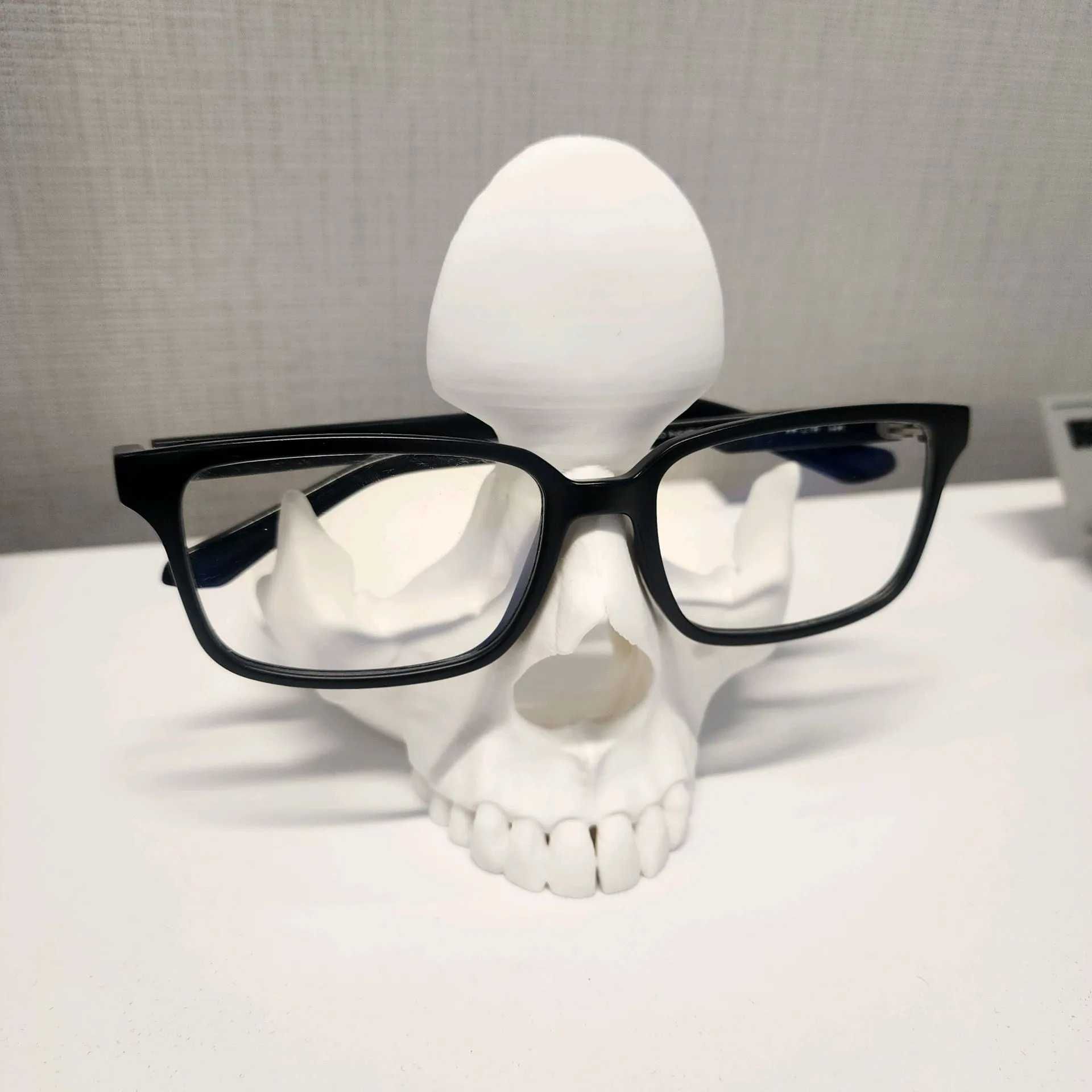 Поставка за очила и ключове – Череп "Skull Bowl" (3D принт)