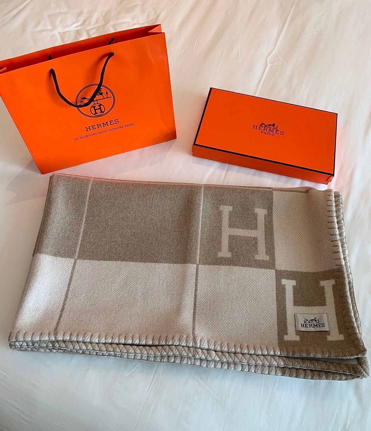 Hermes одеало и възглавница