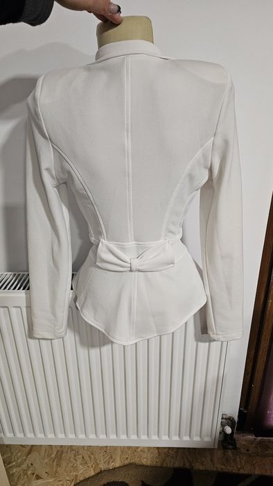 Sacou alb, elegant, cu fundița la spate, XS