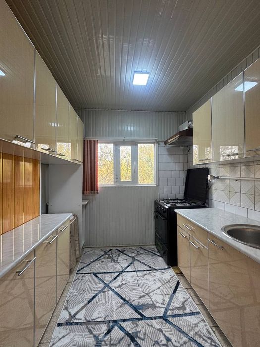 2 xonali kvartira sotiladi