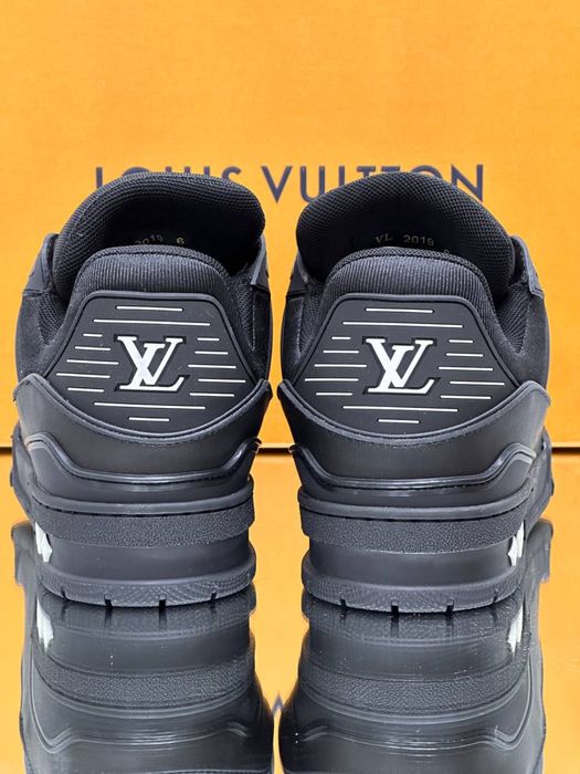 Adidasi Louis Vuitton