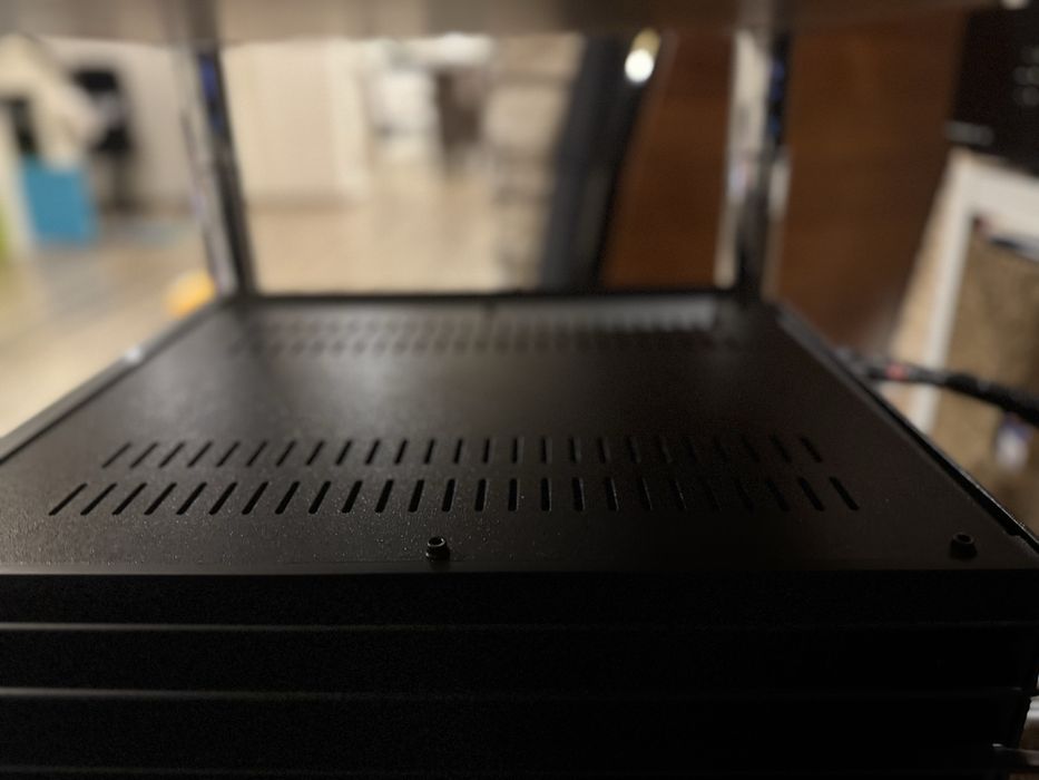 Продавам Усилвател Pass Labs INT-150