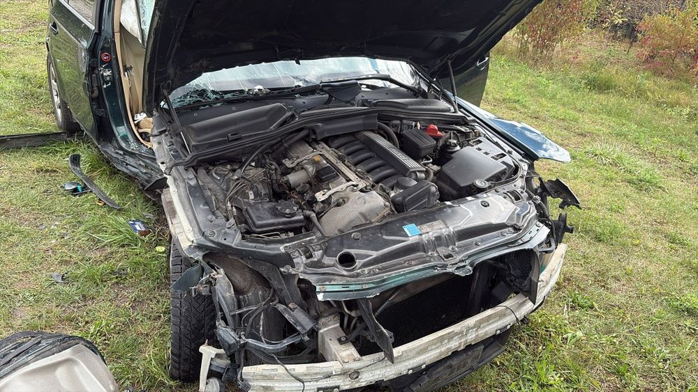 Vand  sau dezmembrez bmw e60 523i
