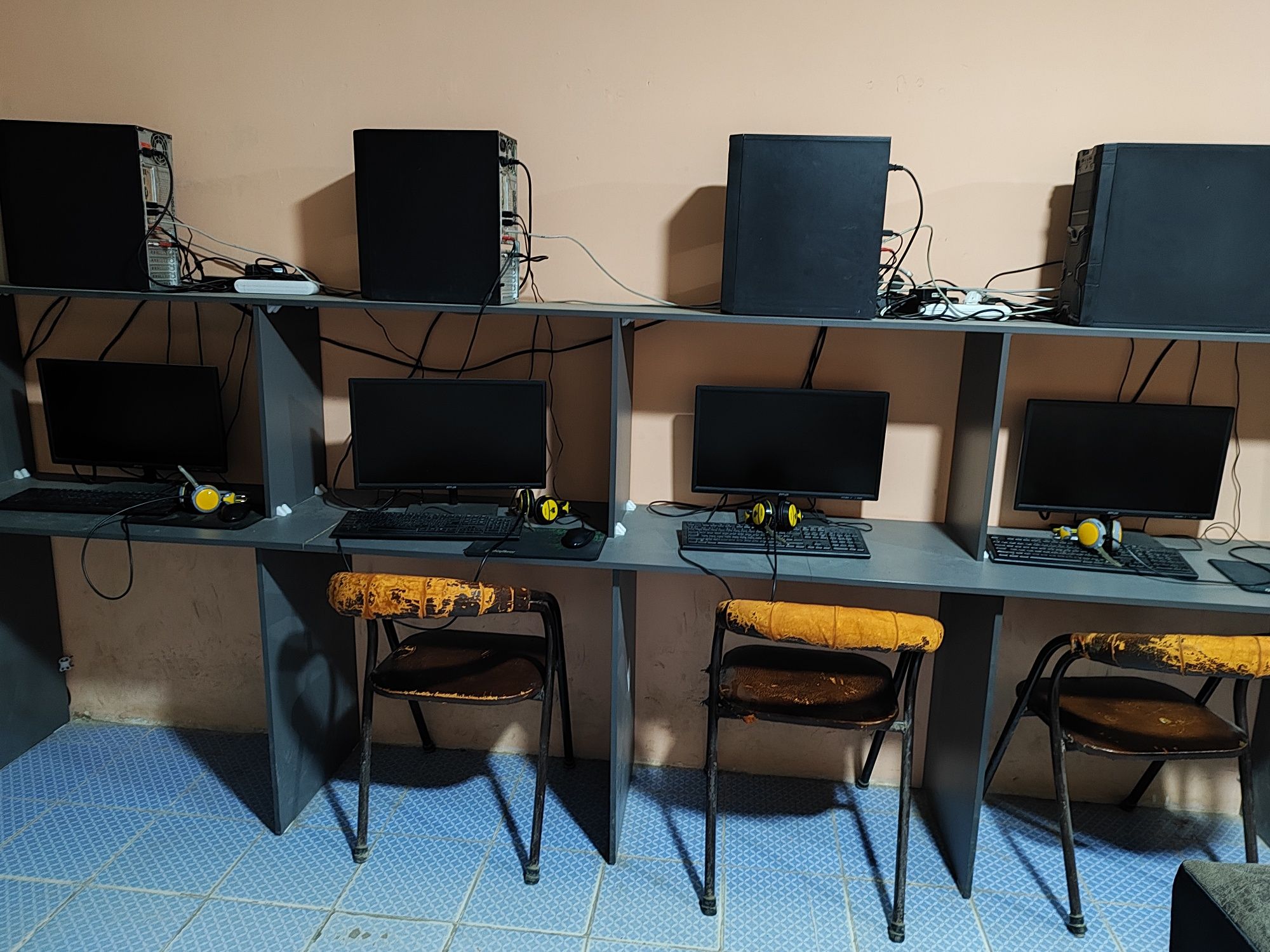 Game Club uchun kompyuter va playstation sotiladi