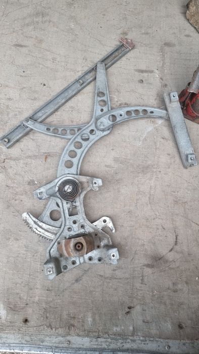 Стеклоподъемник правый передний пассат б3